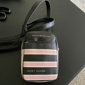 Tommy Hilfiger crossbody 🌷🌷🌷